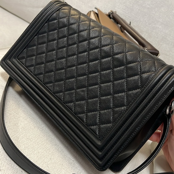 Chanel New Medium Boy Bag - Picture 13 of 15